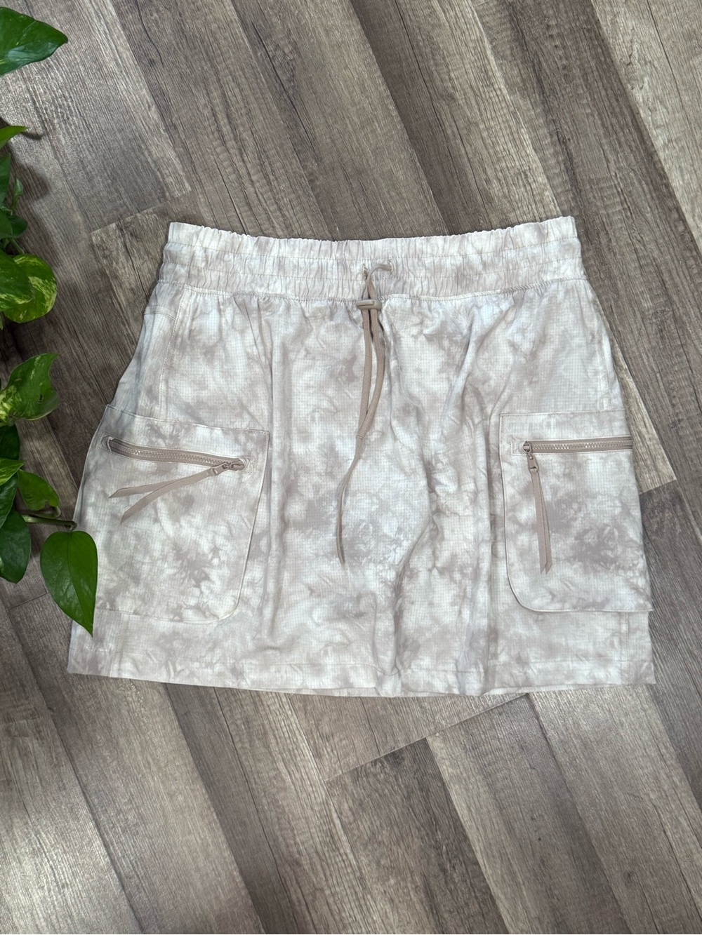 APANA Drawstring Neutral Tie Dye/Abstract Print Athletic Skort (MD)